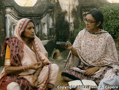 Dungri Mahari being interviewed by Ratna in Puri, Orissa. 1985.